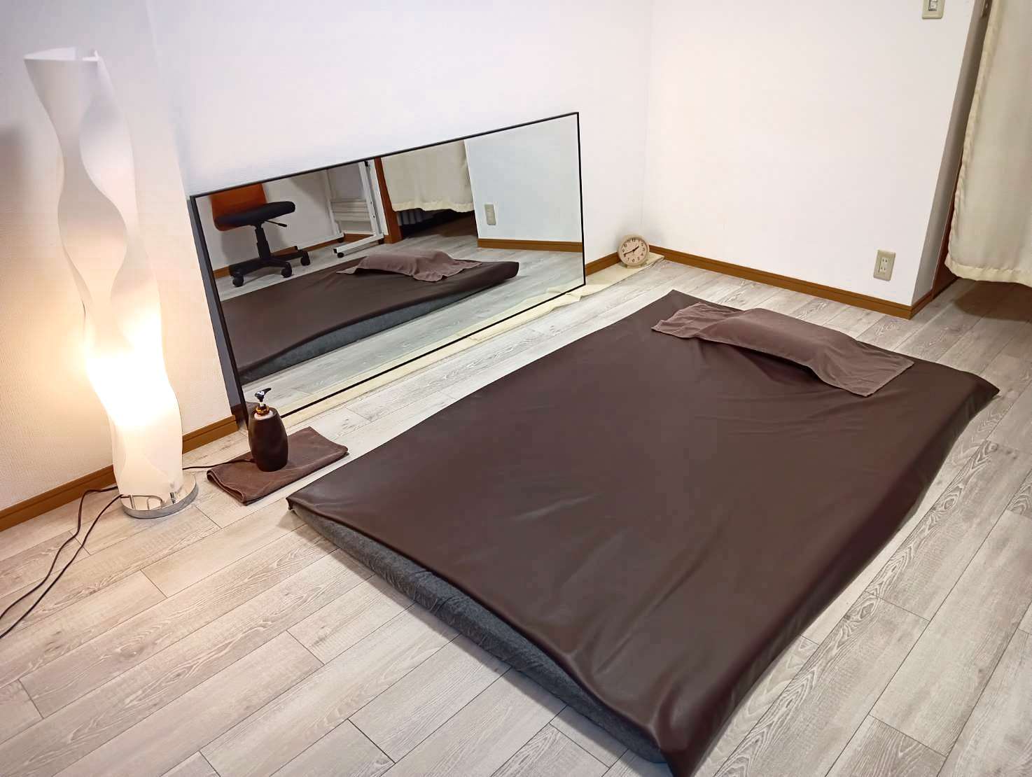 桜新町のメンズエステ施術部屋、落ち着いた個室マッサージ空間